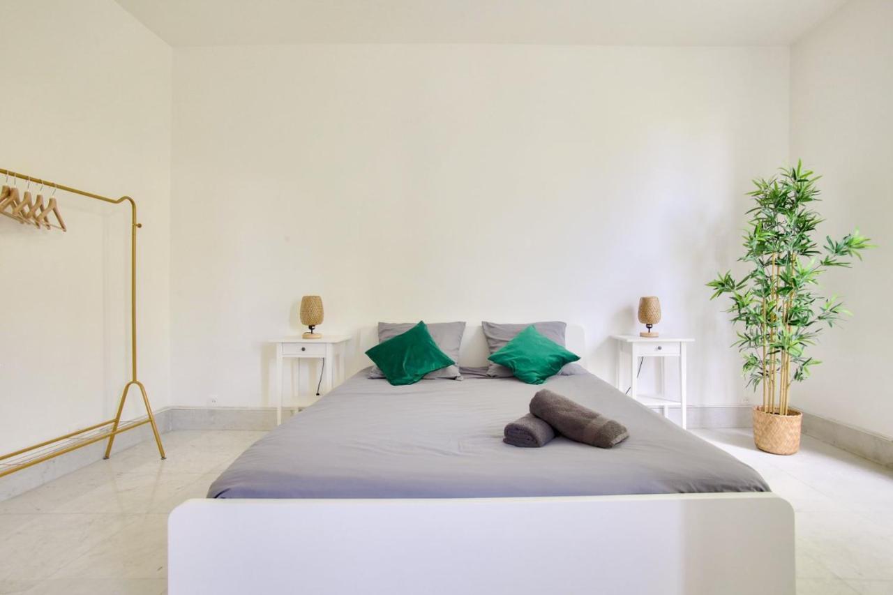 2 Bedrooms Tour Eiffel Rapp Paris Exteriör bild