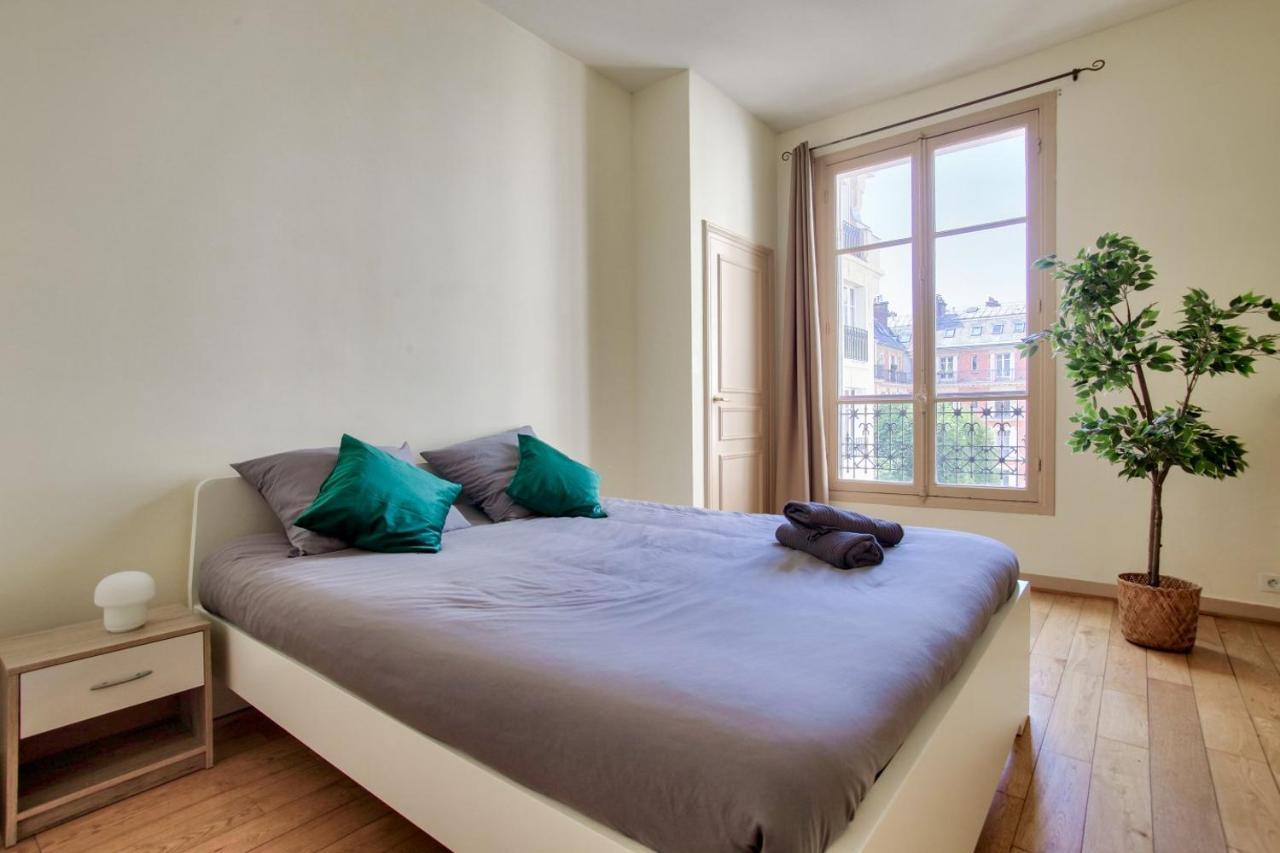 2 Bedrooms Tour Eiffel Rapp Paris Exteriör bild