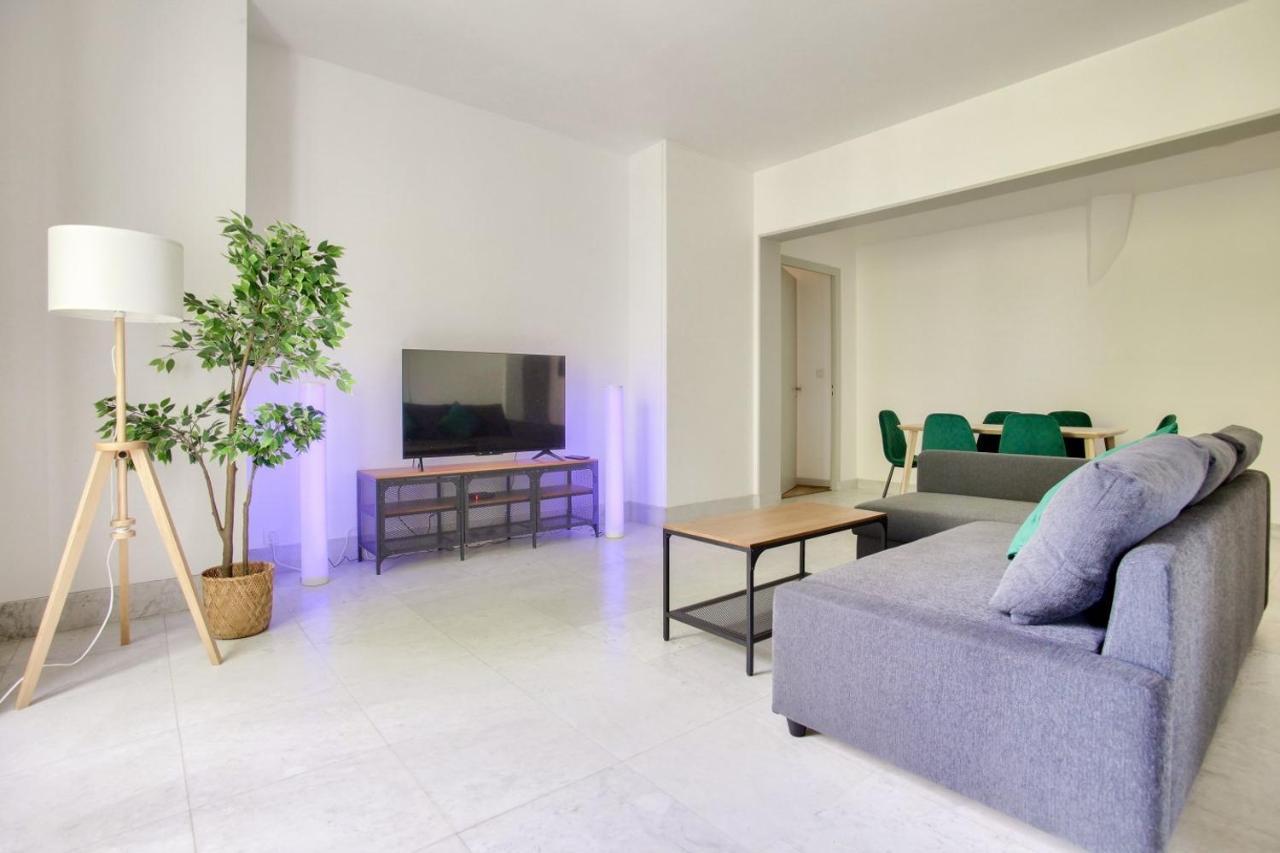 2 Bedrooms Tour Eiffel Rapp Paris Exteriör bild
